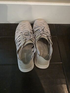 Merrell Women's Beige Casual Lace-Up Flats
